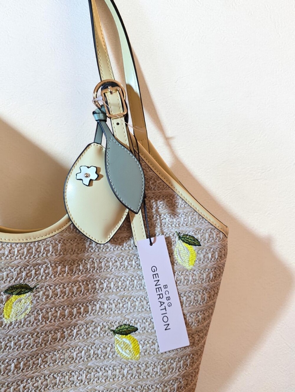 Nwt BCB GENERATION Woven Lemon Pattern Tote Bag in Cream - Picture 3 of 7